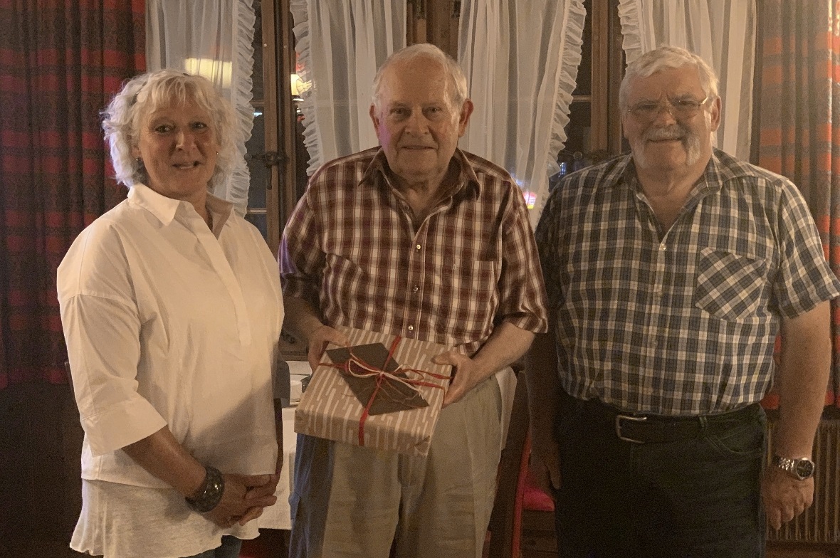 Alte und neue Vorstandsmitglieder: die neue Vizepräsidentin Regula Näf, Hansjörg Mathis, abtretendes Vorstandsmitglied, und Präsident René Jaggi.