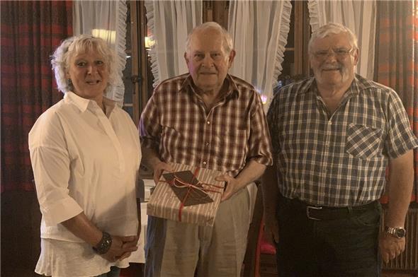 Alte und neue Vorstandsmitglieder: die neue Vizepräsidentin Regula Näf, Hansjörg Mathis, abtretendes Vorstandsmitglied, und Präsident René Jaggi.