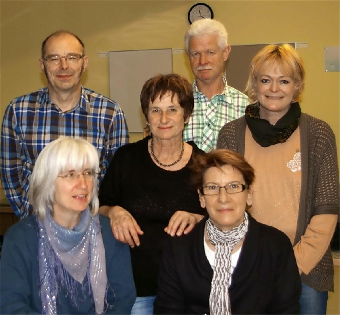 Altersnachmittagsteam von links hinten: Edward Grzybek (Ortspfarrer), Julia Gerber, Walter Jaggi, Monika Sigrist. Vorne: Franziska Scheidegger und Ida Jaggi. Auf dem Bild fehlt Maria Eggen.