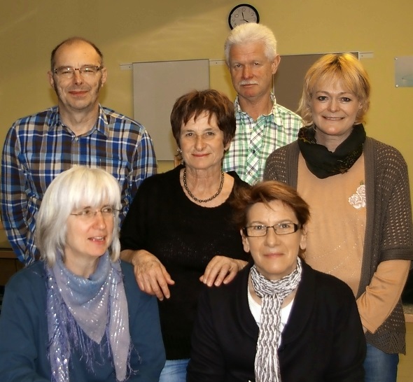 Altersnachmittagsteam von links hinten: Edward Grzybek (Ortspfarrer), Julia Gerber, Walter Jaggi, Monika Sigrist. Vorne: Franziska Scheidegger und Ida Jaggi. Auf dem Bild fehlt Maria Eggen.