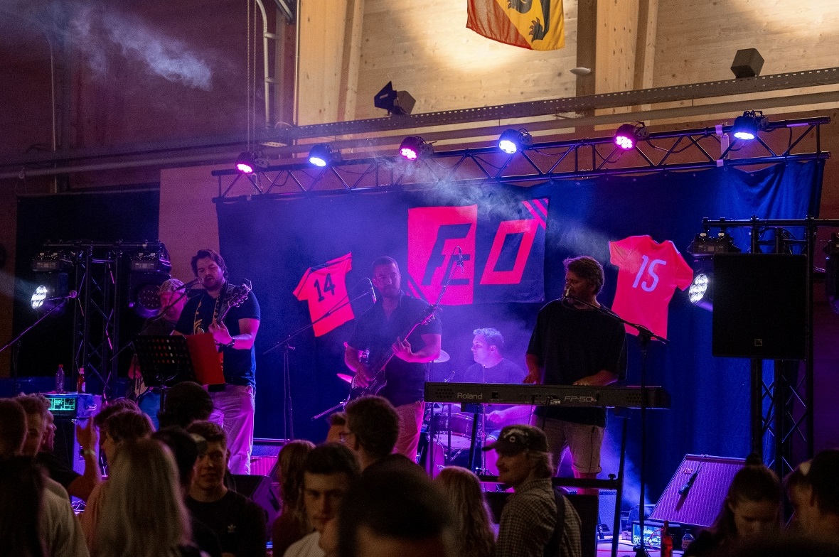 Am Abend war Party mit SchoccoRocco und DJ Rüfe.