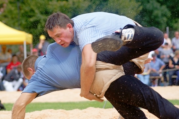 Am Berner Kantonalen von 2009 bezwang Kilian Wenger im fünften Gang den unbequemen Mittelländer Williy Graber (Bild). Im Schlussgang des Oberländischen von 2010 in Hofstetten/Brienz nahm Graber Revanche: trotz der Niederlage durfte sich Wenger als Festsieger ausrufen lassen.