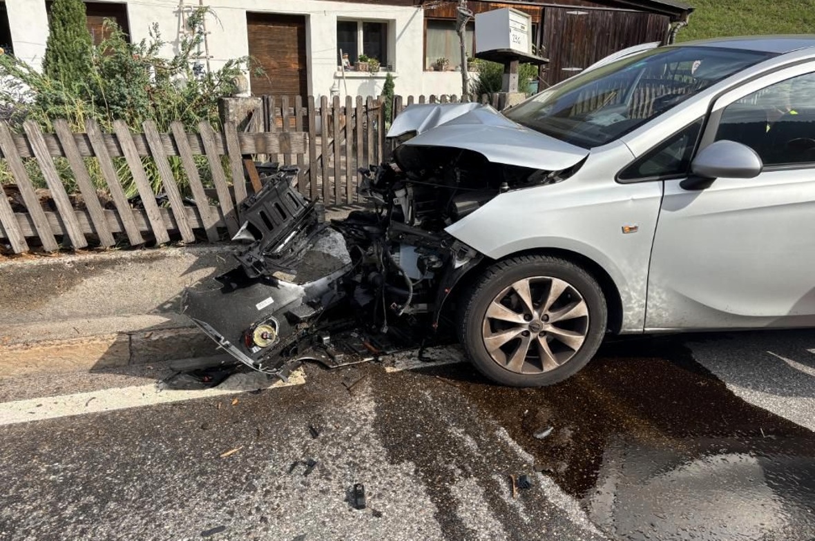Am Dienstagvormittag ereignete sich in Boltigen ein Selbstunfall. Das Fahrzeug wurde schwer beschädigt.