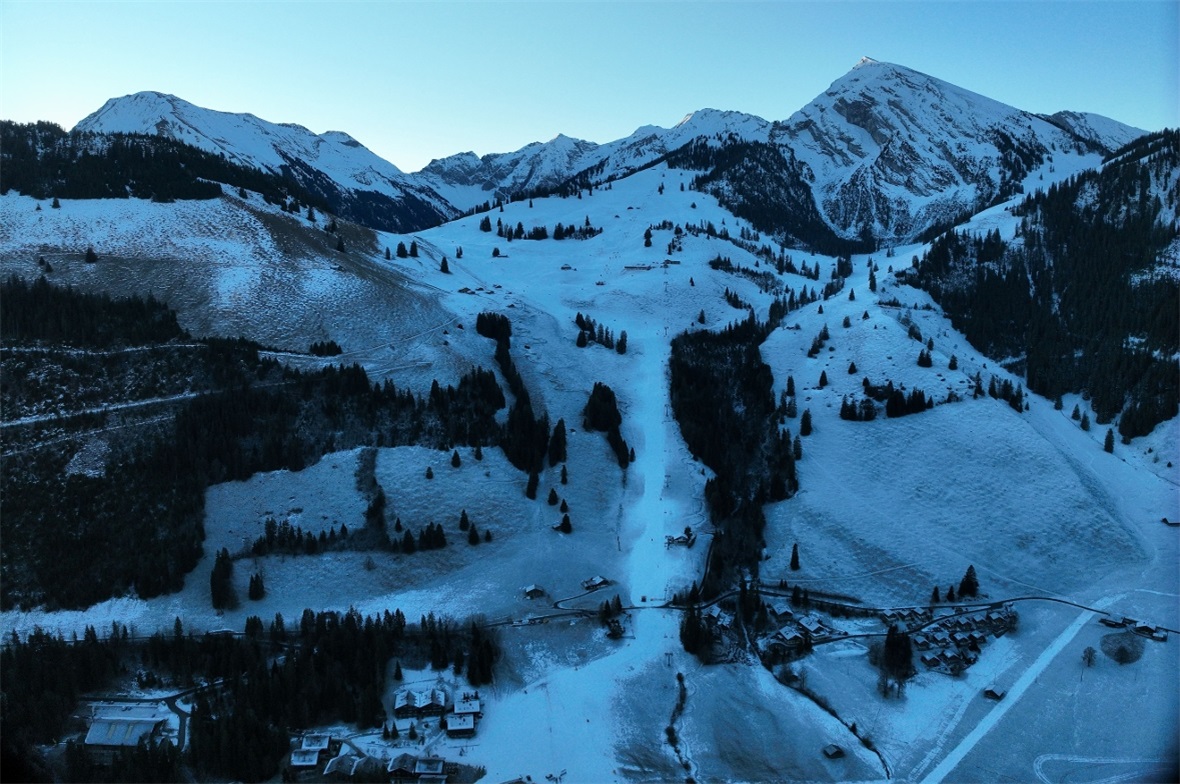 Am Freitag ist im Skigebiet Wiriehorn in Diemtigen ein Skifahrer verunfallt.