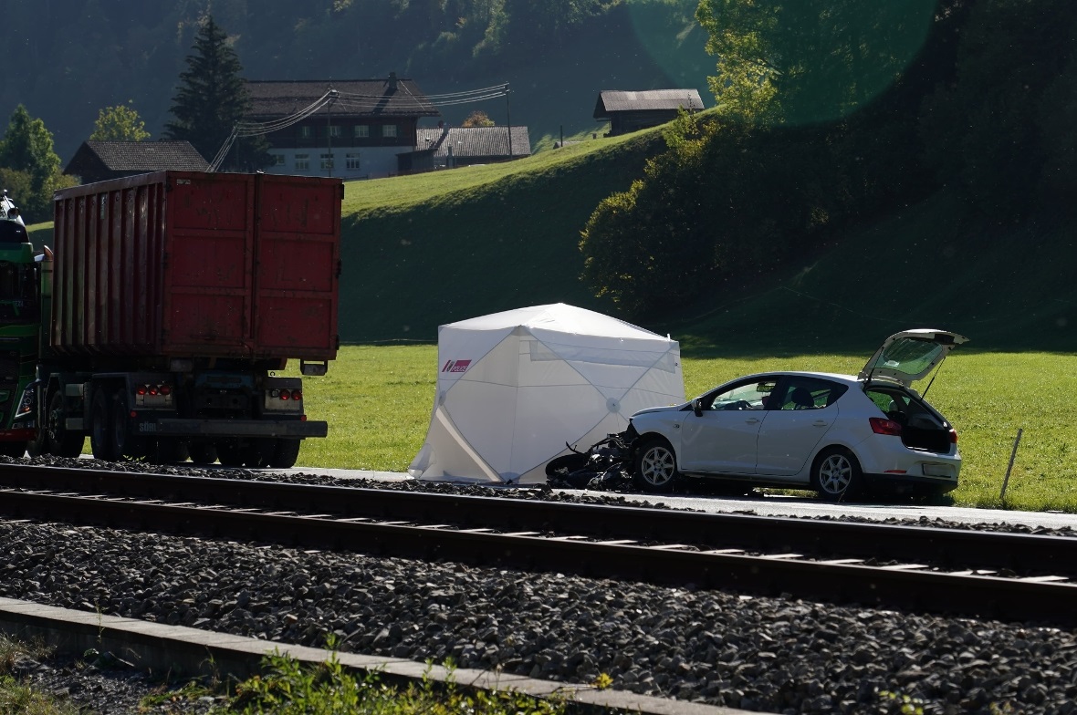 Am Freitagnachmittag, 13. Oktober 2023 ereignete sich nach 14 Uhr auf der Strecke zwischen Reidenbach (Gemeinde Boltigen) und Weissenbach ein Unfall