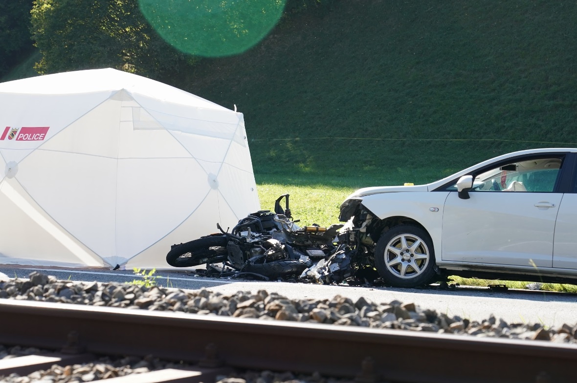 Am Freitagnachmittag, 13. Oktober 2023 ereignete sich nach 14 Uhr auf der Strecke zwischen Reidenbach (Gemeinde Boltigen) und Weissenbach ein Unfall
