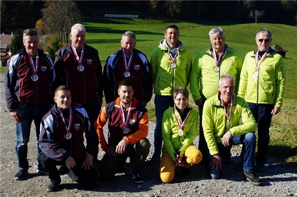 Am Oberländischen Amtscupfinal in Steffisburg waren sie noch Konkurrenten. Ab nächstem Jahr sind sie Vereinskameraden. Die Feldschützen und der Schützenverein Diemtigen: FS Diemtigen mit stehend Urs Neukomm, Ueli Neukomm, Hansueli Stucki sowie kniend Stefan Stucki und Stefan Neukomm. SV Diemtigen mit stehend Urs Stucki, Walter Mani, Adrian Klossner sowie kniend Daniela Haldemann und Daniel Balmer.