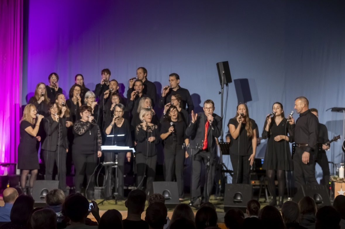 Am Samstag und Sonntag kamen fast 500 Personen zum Konzert des Gospelchores. Und...