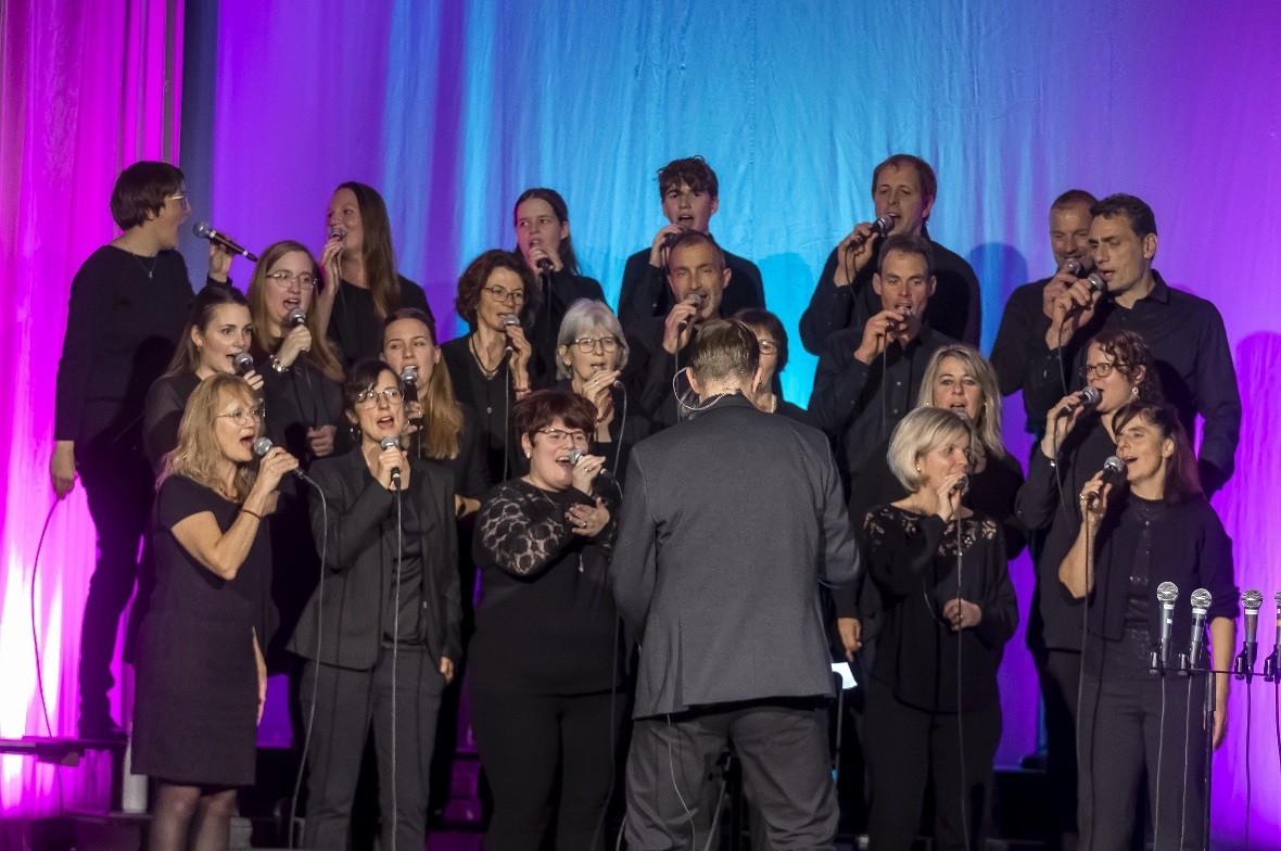 Am Samstag und Sonntag kamen fast 500 Personen zum Konzert des Gospelchores. Und...