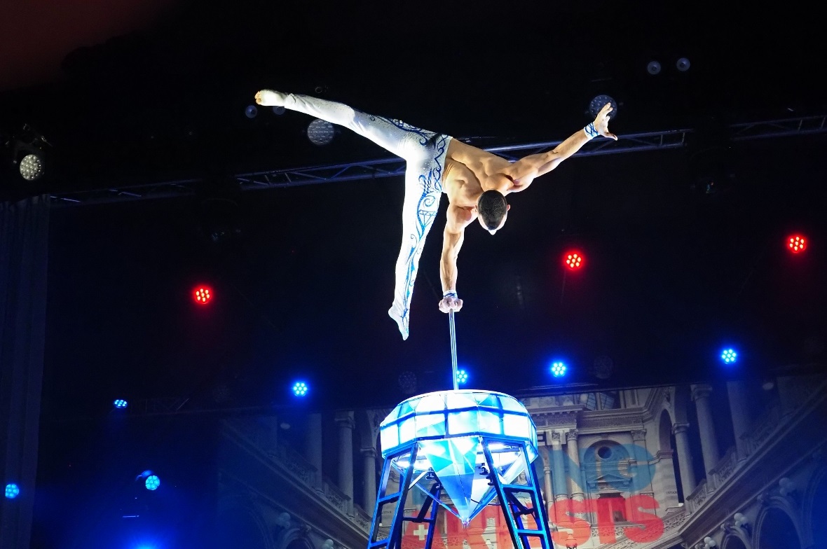 Am Schluss der Show begeisterte der 24-jährige Handstandakrobat Krasimir Vasov m...