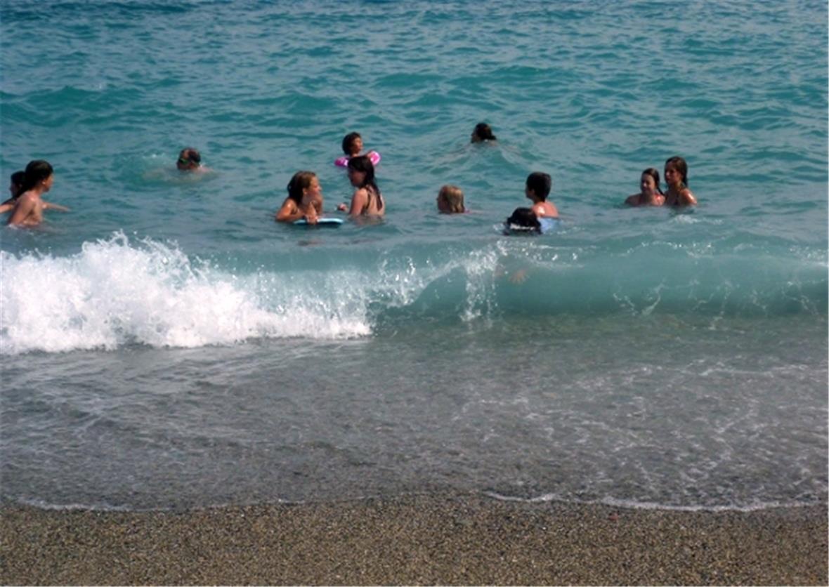 Am Strand mit grosser Brandung
