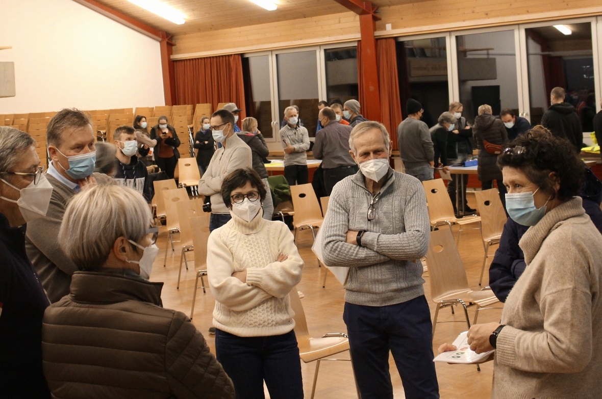 Am letzten Montag sind knapp fünf Dutzend Helferinnen und Helfer von den Ressortchefs instruiert worden. Zweisimmen und das Sparenmoos sind für die Meisterschaften bereit.