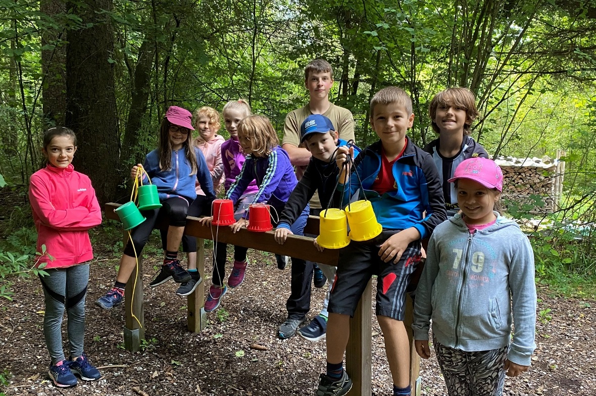 An unterschiedlichen Stationen war Ausdauer und Geschick von den Schülern der Sc...