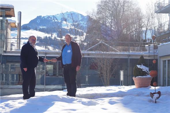 André Streit (rechts) übergibt den Stab an seinen Nachfolger Beat Maurer.