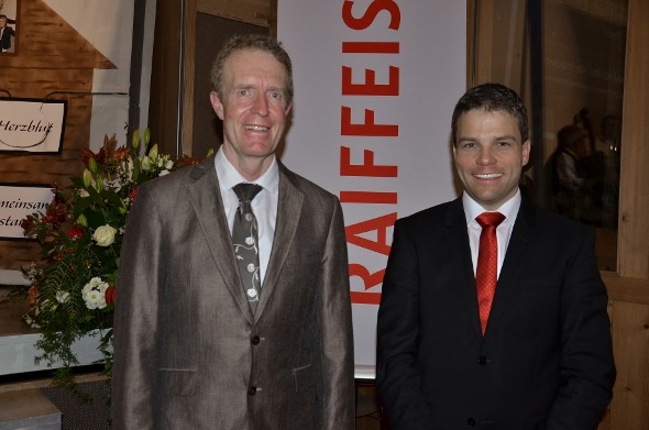 Andreas Grünig, links, wurde einstimmig als Verwaltungsratspräsident der Raiffeisenbank Obersimmental-Saanenland gewählt. Neben ihm Pierre-Yves Geiser Vorsitzender der Bankleitung.