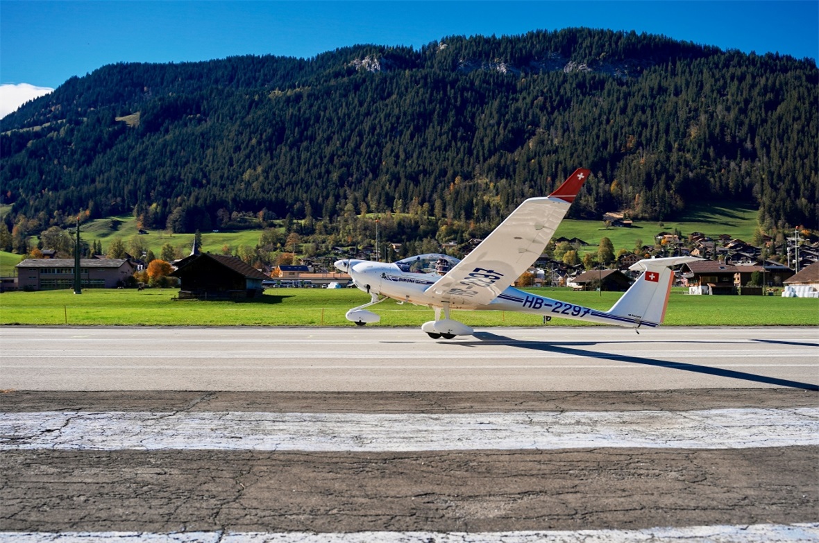 Anflug auf die Markierung: Im Motorsegler ging es beim Präzisionslanden darum, möglichst exakt auf der Markierung aufzusetzen.