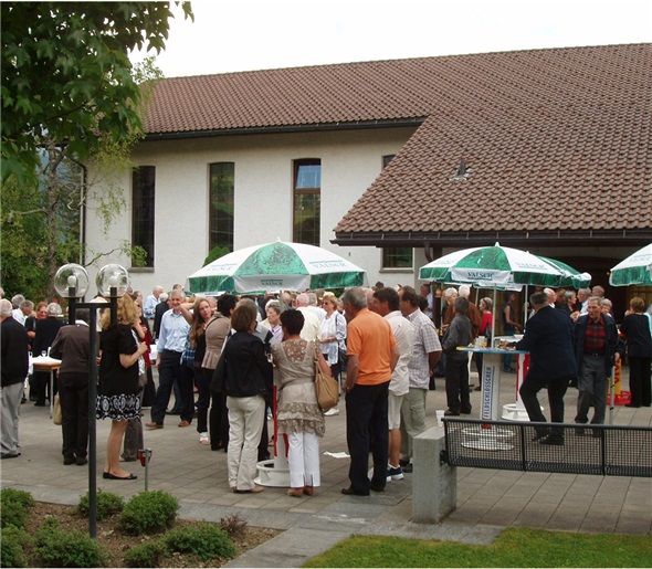 Angeregte Diskussionen beim Apéro.