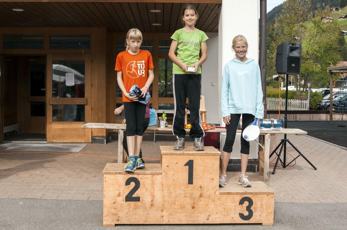 Anja Stalder aus Boltigen zuoberst auf dem Podest vor Céline Favre (Château-d’Oex) und Rahel Bach (Turbach).