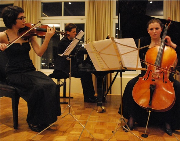 Anne Battegay (Violine), Magdalena Rasa Dür (Violoncello und Alexander Boeschoten (Klavier)