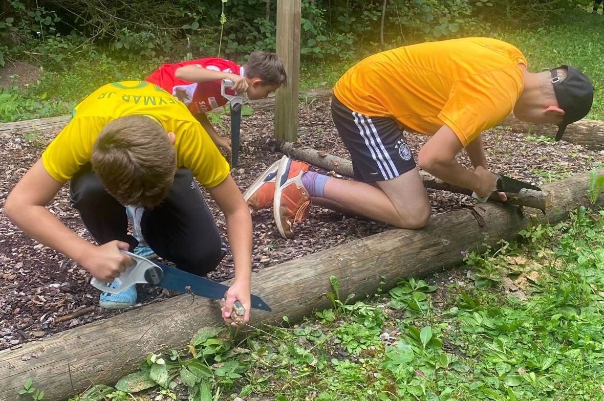 Anstrengend: Sägen mit der Hand.