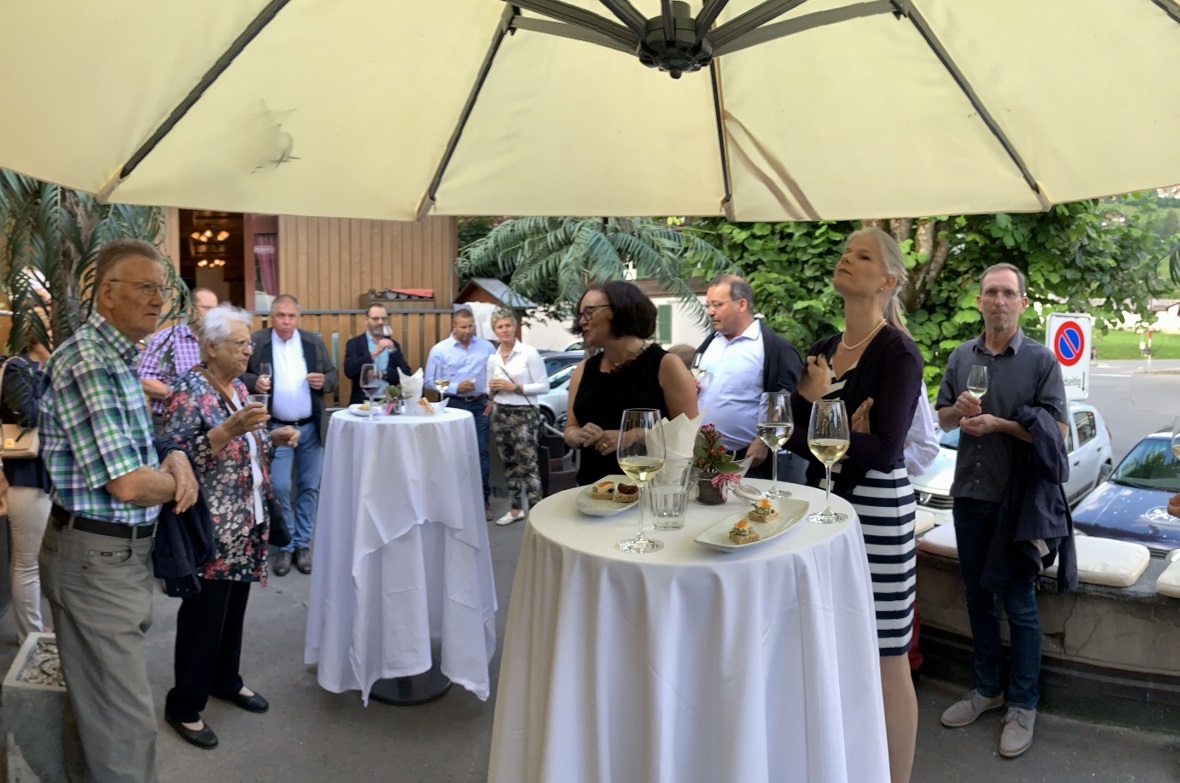 Apéro im Hotel Wildstrubel.