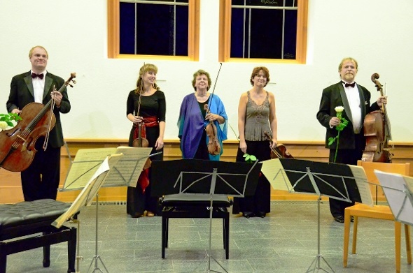 Applaus und Standing Ovation für das Quintett.