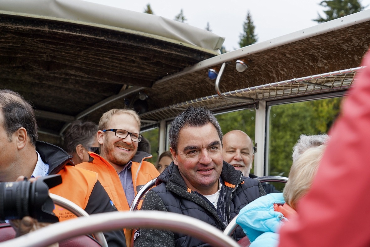 Auch Grossrat Thomas Knutti aus Därstetten liess es sich nicht nehmen, beim feie...