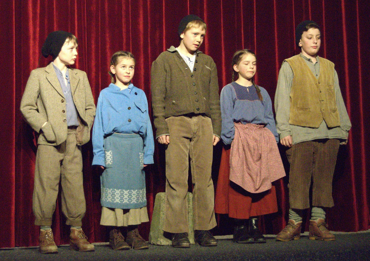 Auch Kinder wirkten beim Theaterstück «Ds gfrornig Härz» als Darsteller mit.
