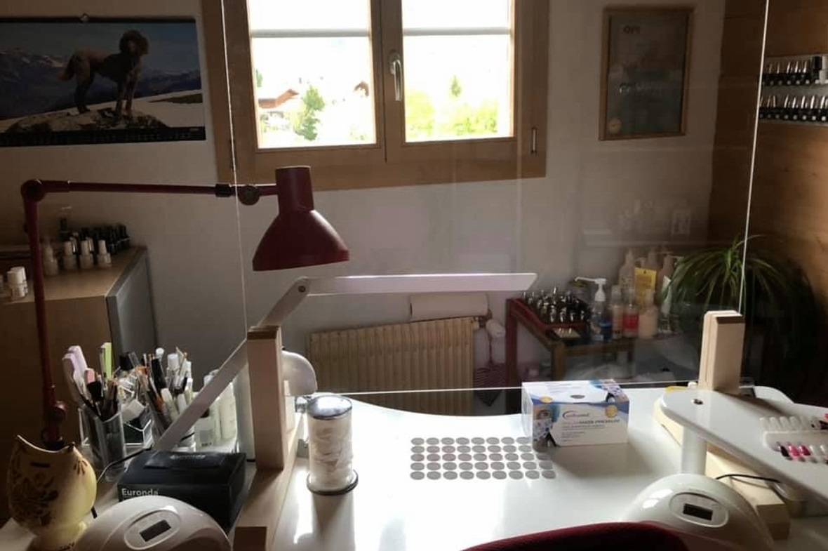 Auch Nagelstudios haben neue Schutzmassnahmen vorbereitet, beispielsweise eine P...