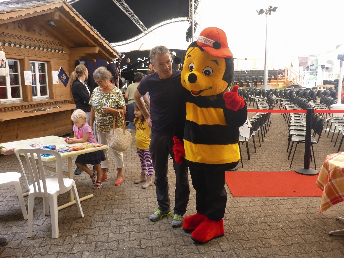 Auch Sumsi ist Fan von Ueli Schmezer.