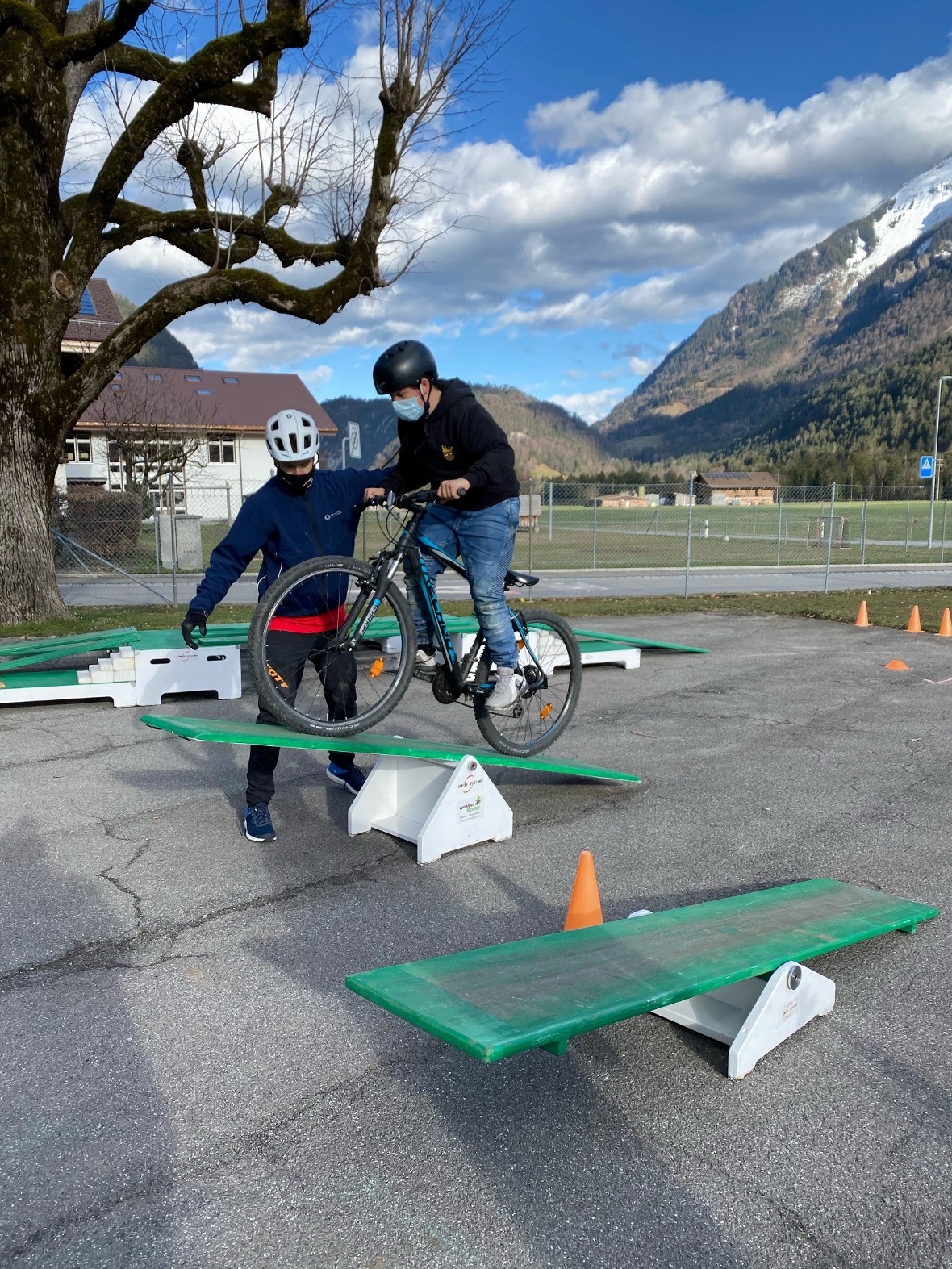 Auch anspruchsvolle Hinternisse wurden überwunden - und damit die Sicherheit auf...