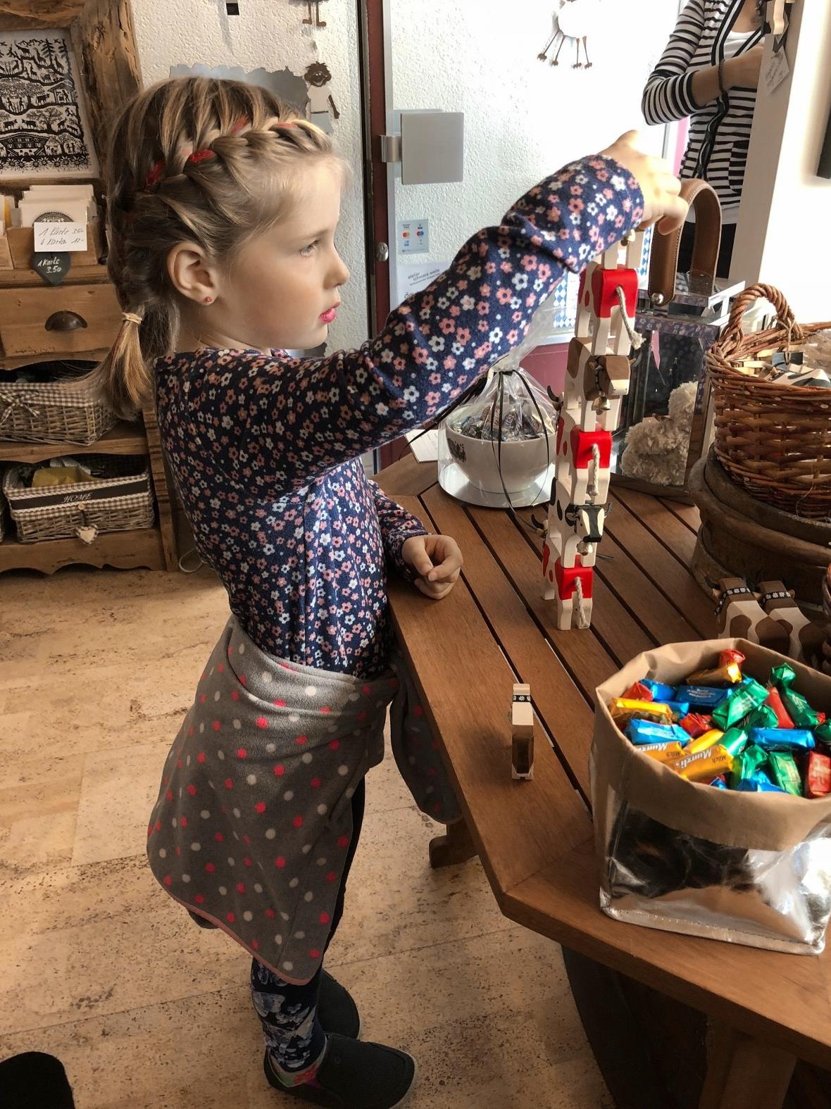 Auch bei den jüngeren Kundinnen und Kunden war Geschick beim Kuhstapeln gefragt.