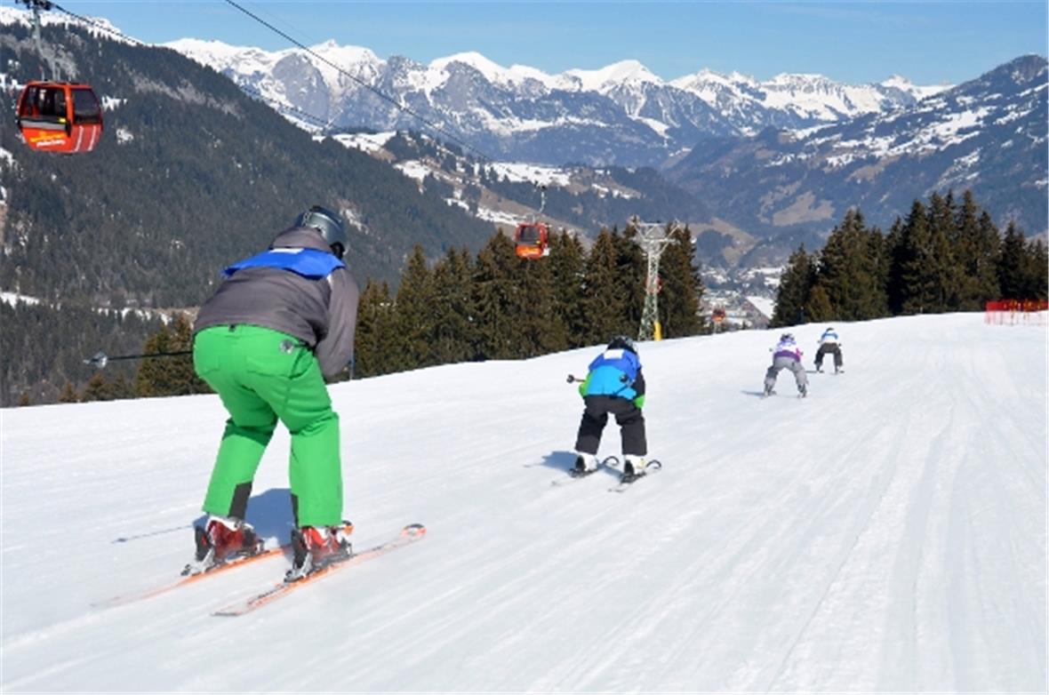 Auch das ist Derby: Familienhocke schöner als im Windkanal.