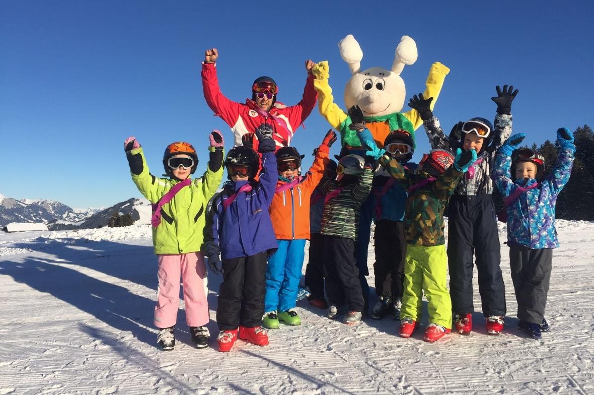 Auch der Snowli fuhr mit uns die Piste runter.