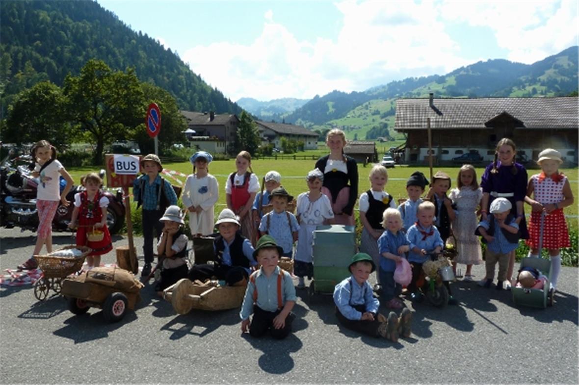 Auch die Kinder präsentierten sich an ihrem Umzug nostalgisch.