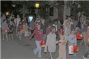 Auch die Kleinsten feierten mit: Glückliche Kinder beim Lampionumzug.