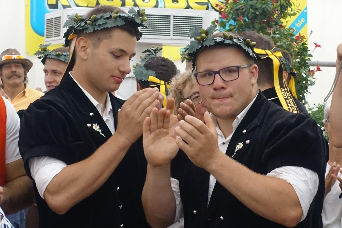 Auch die beiden Kranzgewinner aus St. Stephan, Andreas Schletti und Patrick Gobe...