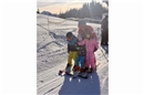 Auch die kleinsten Lernen das Skifahren auf dem Jaunpass.