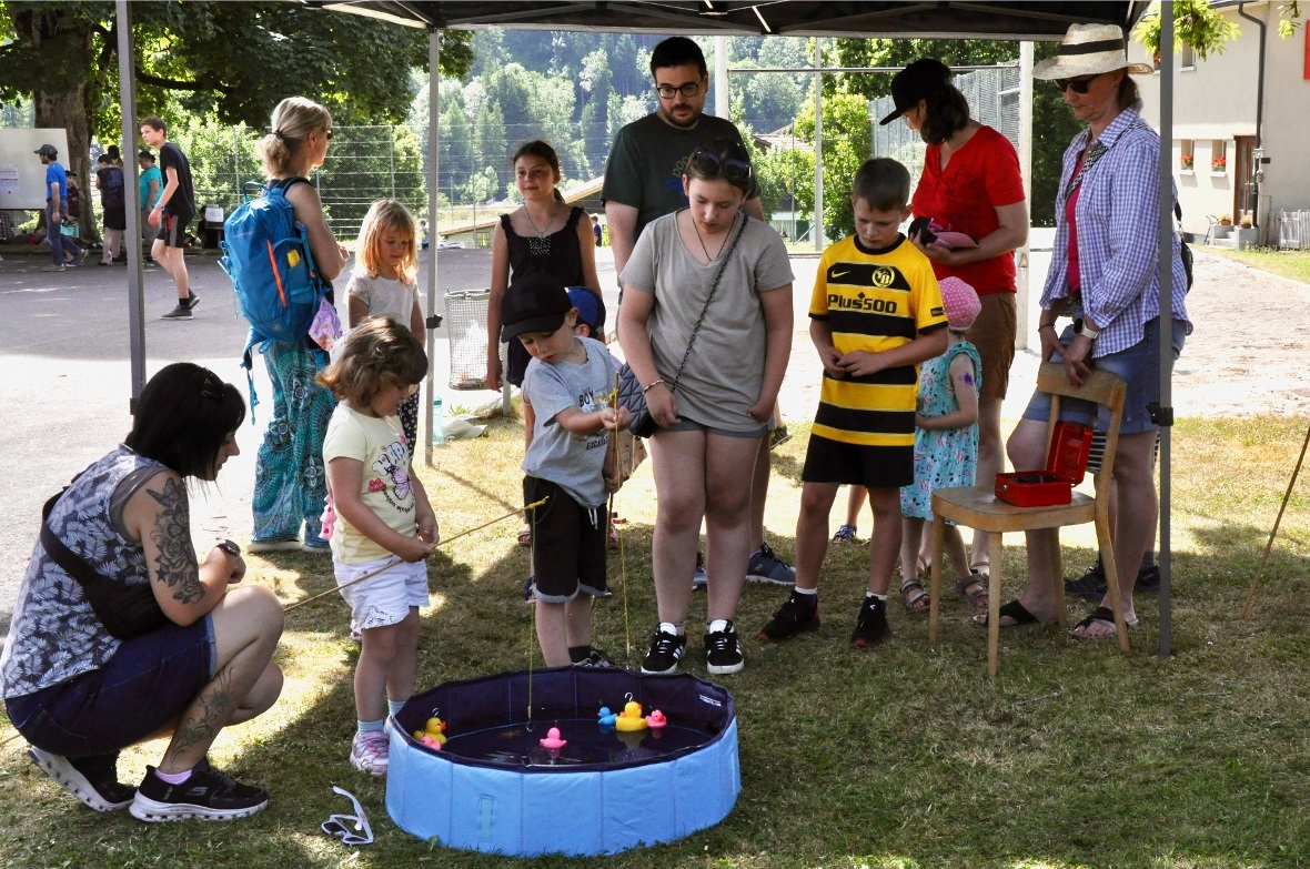 Auch dieses Jahr darf das Glücksfischen nicht fehlen am Schulschlussfest.