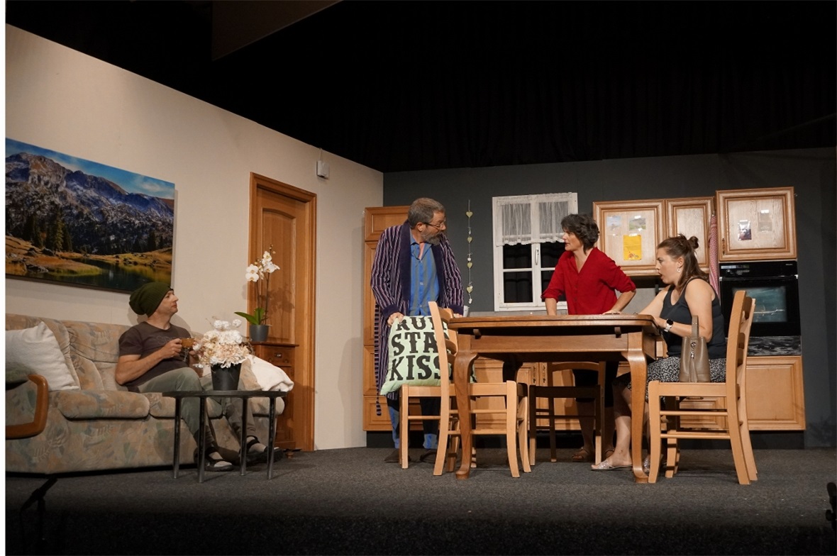 Auch eine Familienkonferenz hilft nichts, Frank verteidigt hartnäckig sein Ruhes...