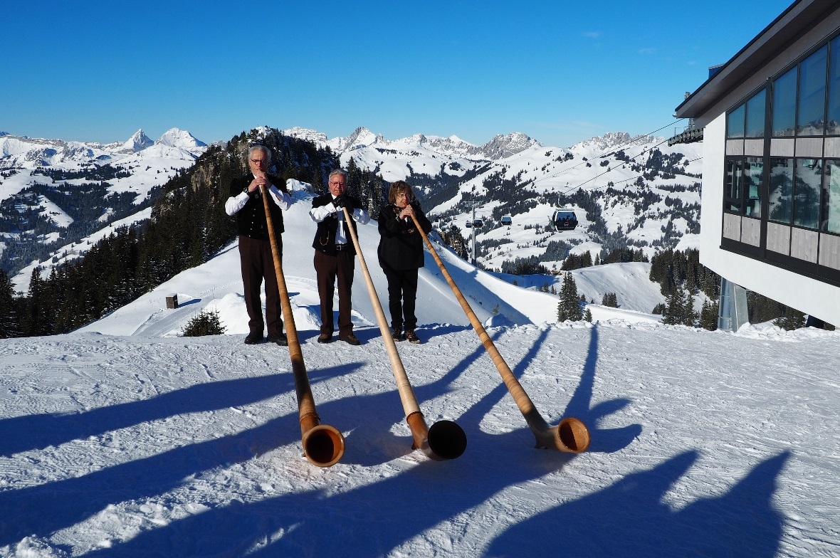 Auf dem Berg wurde man mit Alphornklängen willkommen geheissen.