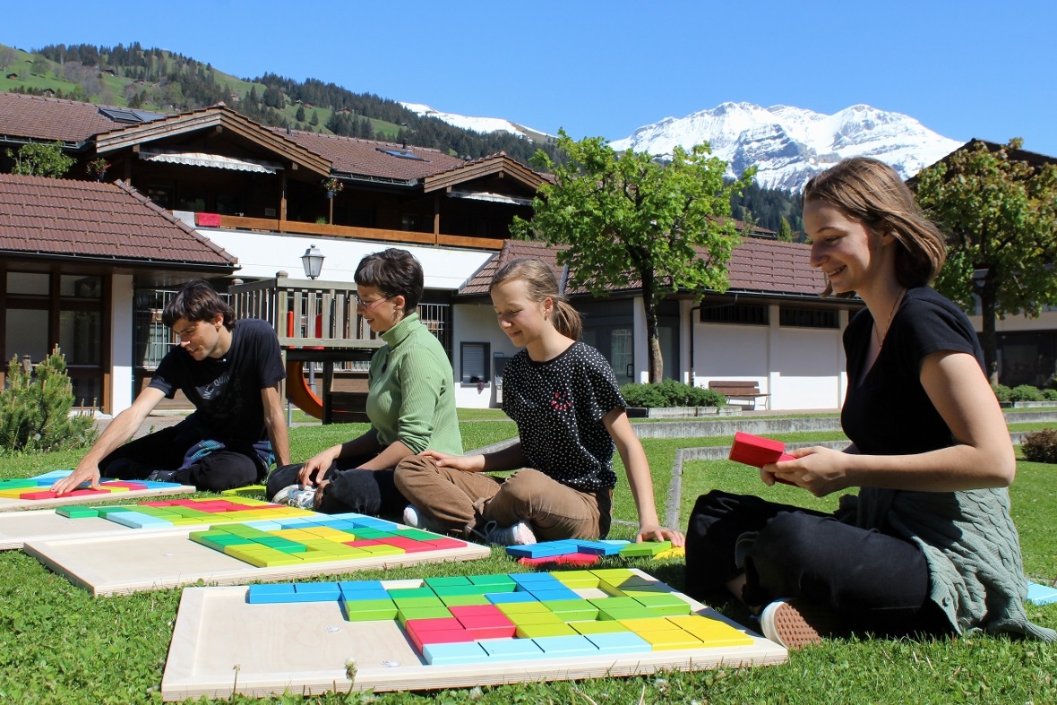 Auf dem Kronenplatz sind mit «Länk dänk im Quadrat» Logikaufgaben zu bewältigen ...