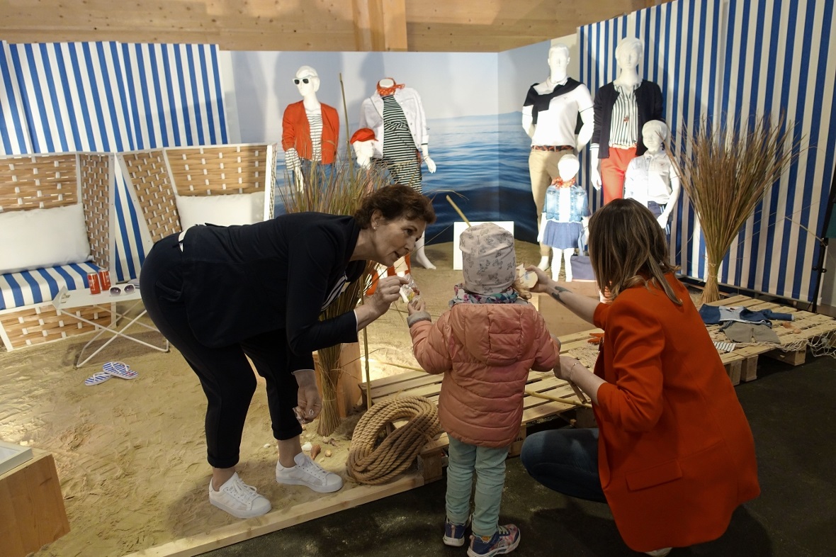 Auf dem Modestand von Heidi Jörg herrschte Ferienstimmung