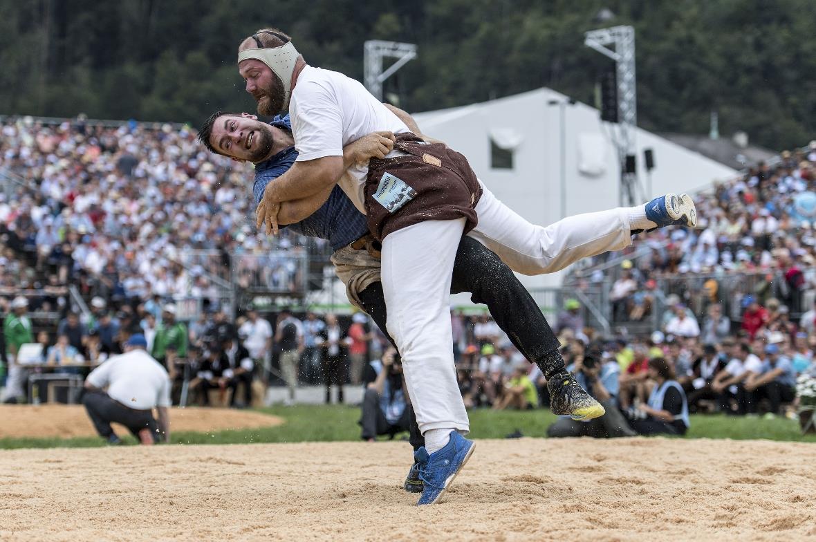 Auf dem Weg zum dritten Schlussrang bezwang Ruedi Roschi aus Oey auch den brandgefährlichen Innerschweizer Benji von Ah aus Giswil.