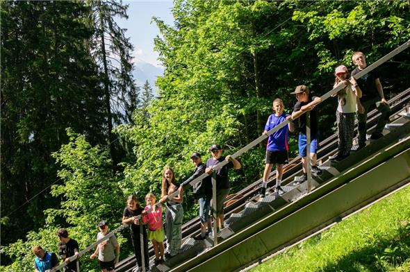 Auf der legendären Niesen-Treppe ging es für die Wimmiser Schüler diesmal um Medienarbeit.