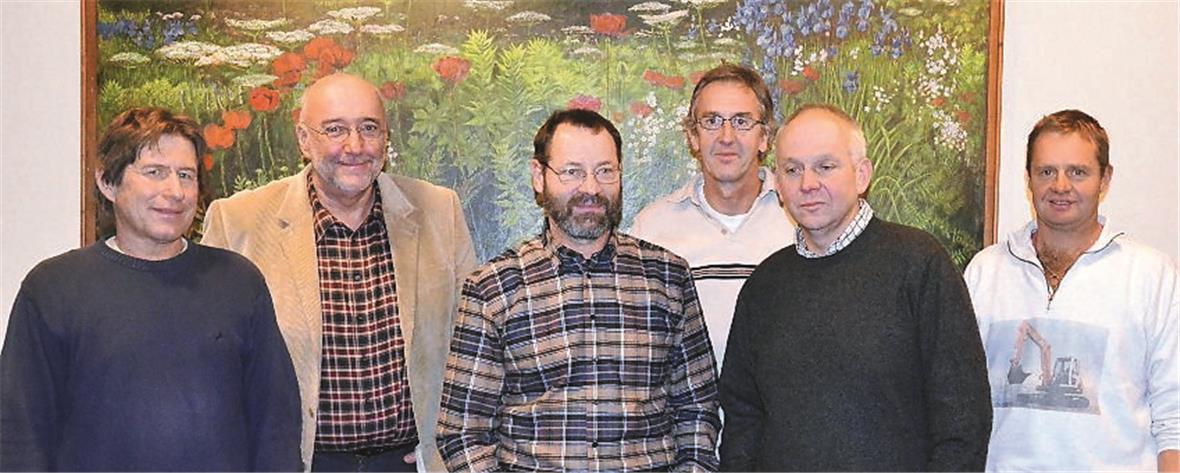 Auf die neugewählten Abgeordneten im Gemeindeverband «Liegenschaften beim Spital» warten grosse Aufgaben. Vorne links: Der abtretende Ernst Steiger und der neue Präsident Kurt Trachsel mit den Mitgliedern Christian von Känel und Ueli Perren, hinten Jean Pierre Beuret und Hans Rudolf Karlen.