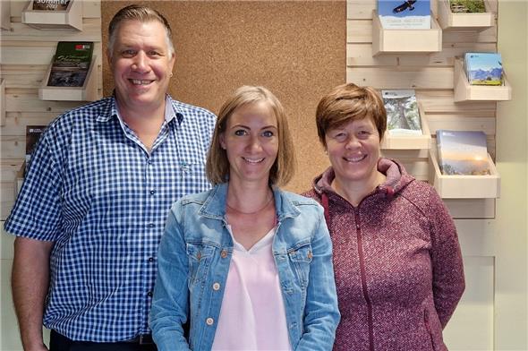 Aufbruchstimmung bei den Tourismus-Aktiven in Boltigen: Ruedi Frutiger (Gemeinderat; Ressort Volkswirtschaft), Sandra Teuscher (Tourismuskoordinatorin), Annemarie Reusser (Co-Präsidentin Forum Boltigen-Jaunpass).