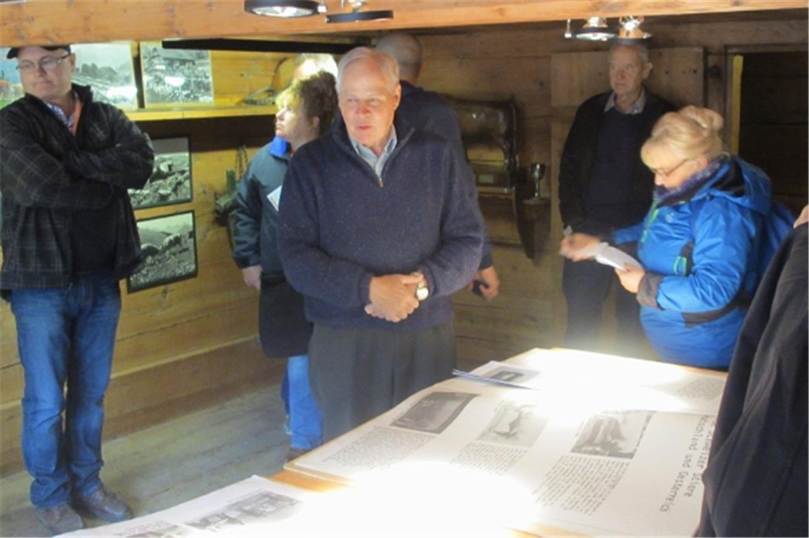 Aufmerksame Zuhöhrer, die den Ausführungen des ehemaligen Direktors des Schweize...