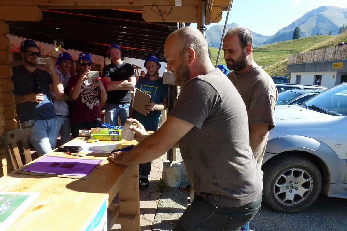 Aus Rahm im Konfitürenglas wird in 3,08 Minuten Butter.