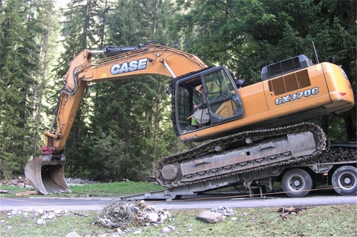 Ausbaggern des Bachlaufes.